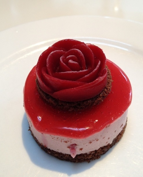 赤い薔薇シャーベットのケーキ 原美術館 銀細工